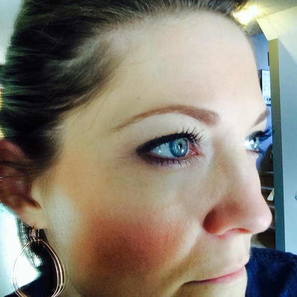 Meet your Posher, Brandy - Picture 1 of 1